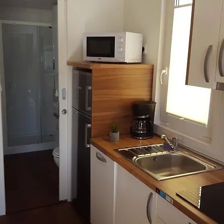 بوتيل Hausboot - Floating House Water Lily