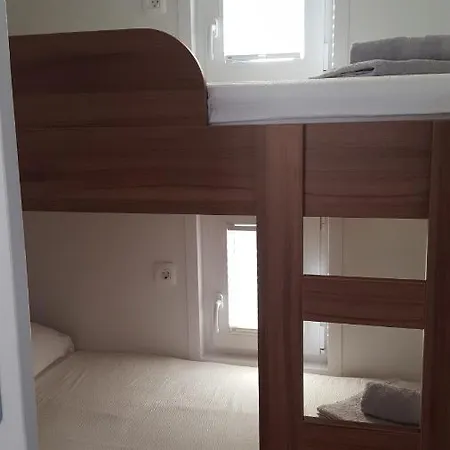 Hausboot - Floating House Water Lily بوتيل