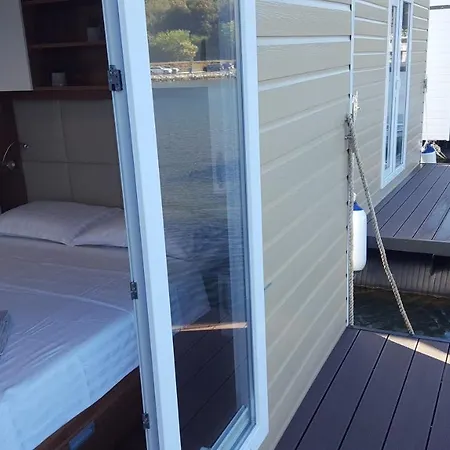 Hausboot - Floating House Water Lily *
