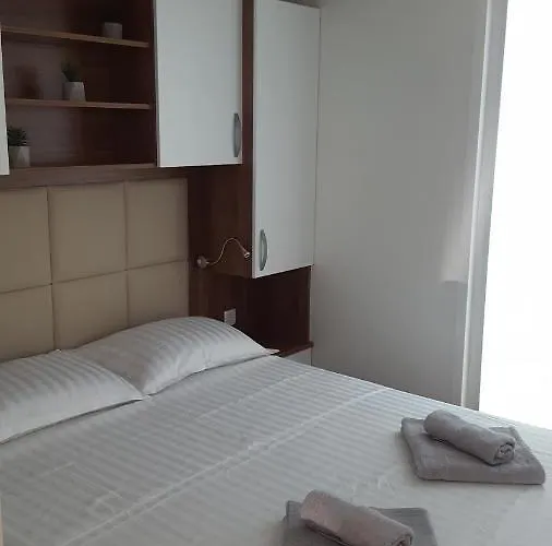 Hausboot - Floating House Water Lily *