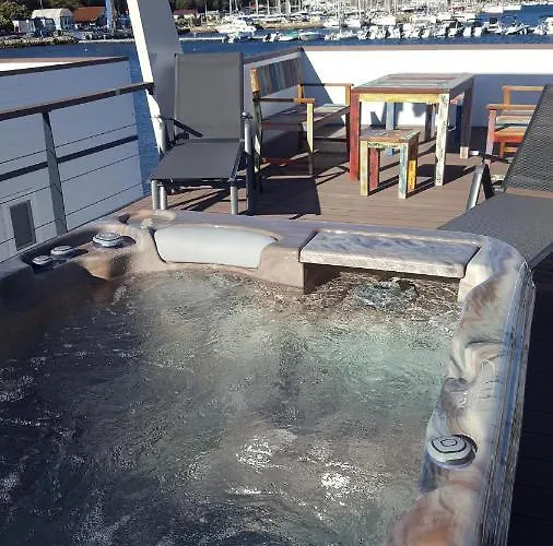 보트호텔 Hausboot - Floating House Water Lily 풀라