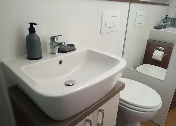 보트호텔 Hausboot - Floating House Water Lily