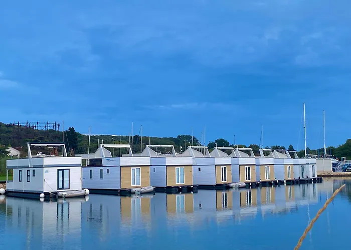 보트호텔 Hausboot - Floating House Water Lily *