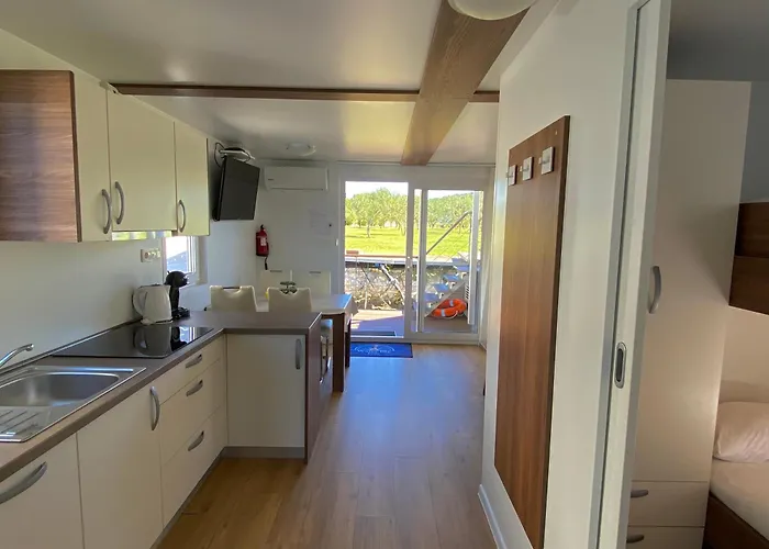 Hausboot - Floating House Water Lily 풀라