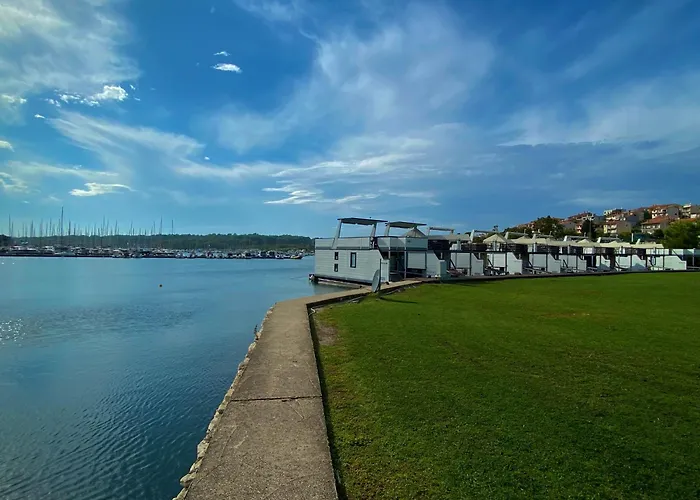 Hausboot - Floating House Water Lily * 풀라