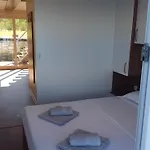 Hausboot - Floating House Water Lily Ботель *