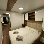 Hausboot - Floating House Water Lily Ботель *